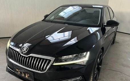 Skoda Superb III рестайлинг, 2022 год, 1 894 077 рублей, 2 фотография