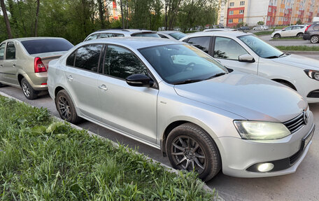 Volkswagen Jetta VI, 2013 год, 1 100 000 рублей, 4 фотография