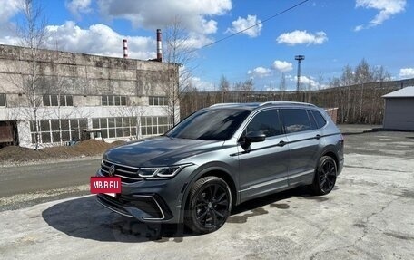 Volkswagen Tiguan II, 2021 год, 3 800 000 рублей, 2 фотография