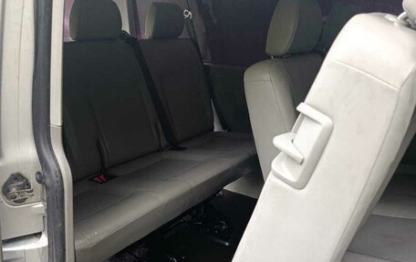 Volkswagen Caravelle T5, 2010 год, 1 800 000 рублей, 9 фотография
