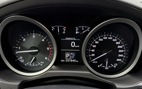 Toyota Land Cruiser 200, 2013 год, 4 000 000 рублей, 10 фотография