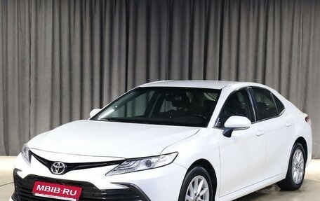Toyota Camry, 2021 год, 2 149 000 рублей, 1 фотография