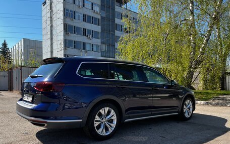 Volkswagen Passat B8 рестайлинг, 2018 год, 3 300 000 рублей, 8 фотография