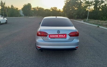 Volkswagen Jetta VI, 2013 год, 920 000 рублей, 2 фотография