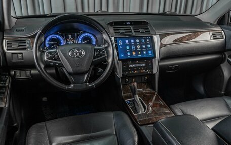 Toyota Camry, 2017 год, 1 979 000 рублей, 6 фотография
