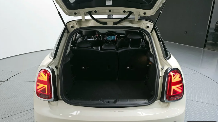 MINI Hatch F55/F56 рестайлинг, 2021 год, 1 860 000 рублей, 14 фотография