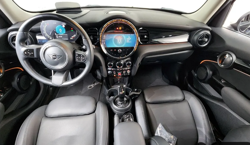 MINI Hatch F55/F56 рестайлинг, 2022 год, 1 880 000 рублей, 5 фотография