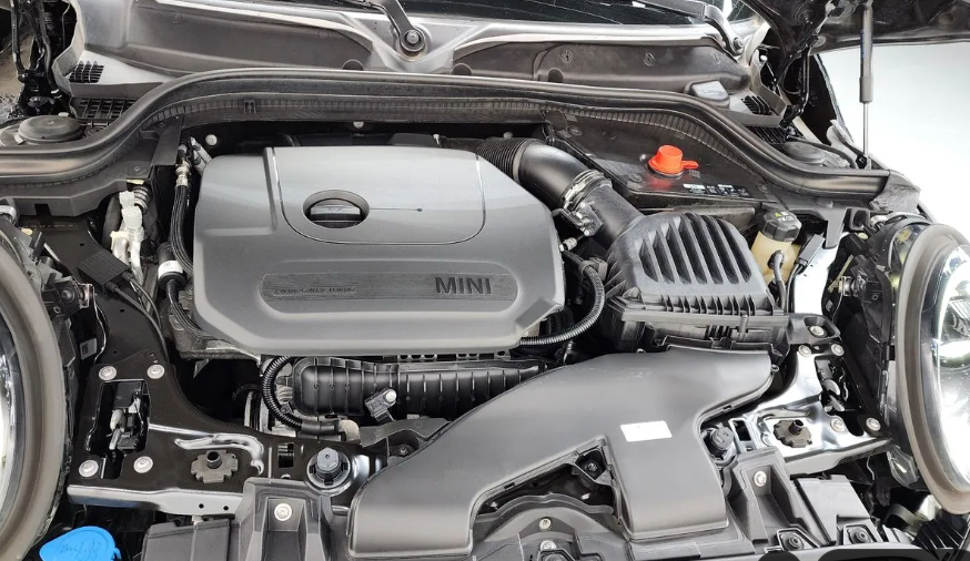 MINI Hatch F55/F56 рестайлинг, 2022 год, 1 880 000 рублей, 4 фотография