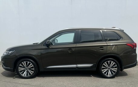 Mitsubishi Outlander III рестайлинг 3, 2021 год, 3 000 000 рублей, 9 фотография