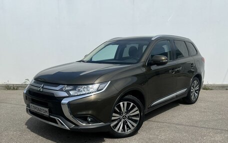 Mitsubishi Outlander III рестайлинг 3, 2021 год, 3 000 000 рублей, 2 фотография