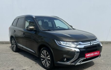 Mitsubishi Outlander III рестайлинг 3, 2021 год, 3 000 000 рублей, 4 фотография