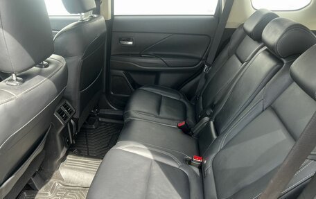Mitsubishi Outlander III рестайлинг 3, 2021 год, 3 000 000 рублей, 26 фотография