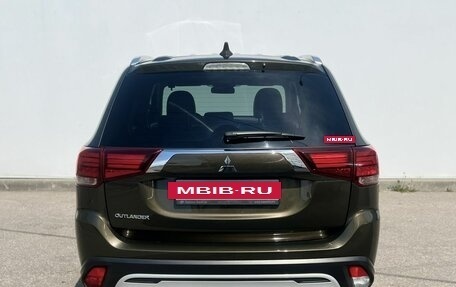 Mitsubishi Outlander III рестайлинг 3, 2021 год, 3 000 000 рублей, 7 фотография