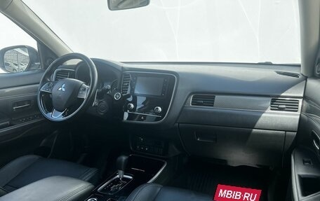 Mitsubishi Outlander III рестайлинг 3, 2021 год, 3 000 000 рублей, 15 фотография