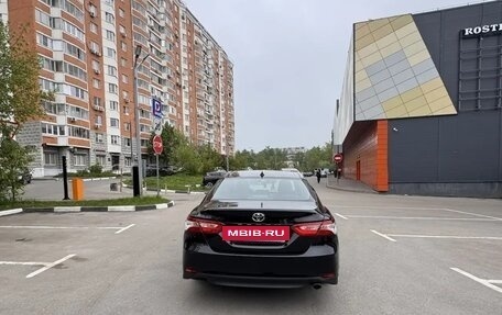 Toyota Camry, 2020 год, 2 850 000 рублей, 17 фотография