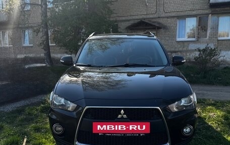 Mitsubishi Outlander III рестайлинг 3, 2011 год, 1 100 000 рублей, 6 фотография