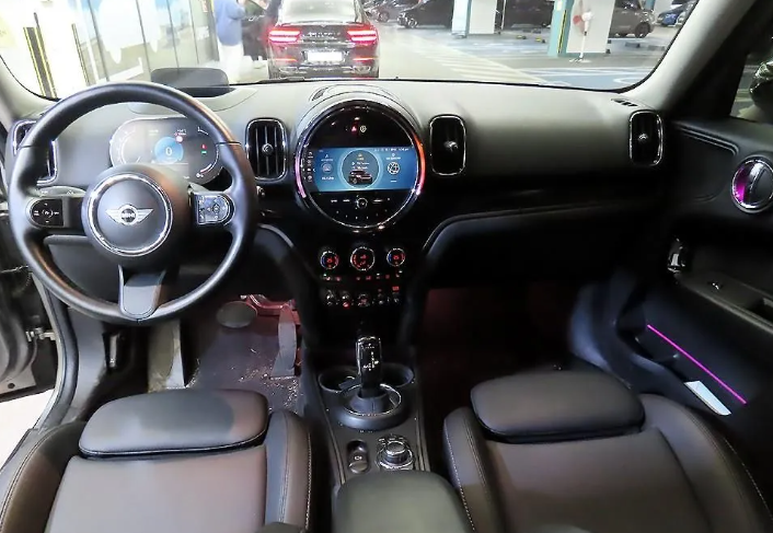 MINI Countryman II (F60), 2023 год, 2 250 000 рублей, 10 фотография