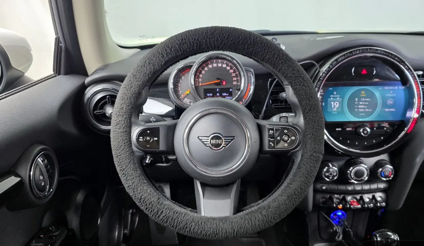MINI Hatch F55/F56 рестайлинг, 2022 год, 1 955 000 рублей, 10 фотография