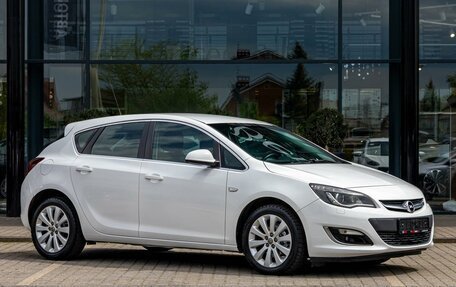 Opel Astra J, 2014 год, 895 000 рублей, 3 фотография