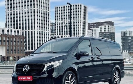 Mercedes-Benz V-Класс, 2019 год, 2 500 000 рублей, 1 фотография