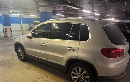 Volkswagen Tiguan I, 2011 год, 830 000 рублей, 2 фотография