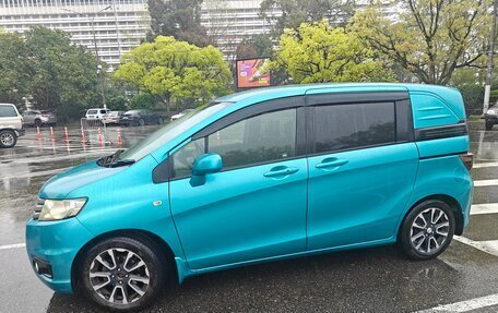 Honda Freed I, 2010 год, 900 000 рублей, 3 фотография