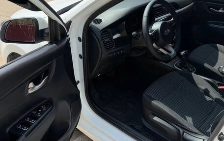KIA Rio IV, 2018 год, 819 999 рублей, 3 фотография