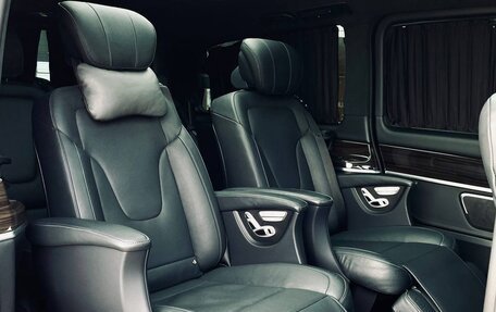 Mercedes-Benz V-Класс, 2019 год, 2 500 000 рублей, 16 фотография
