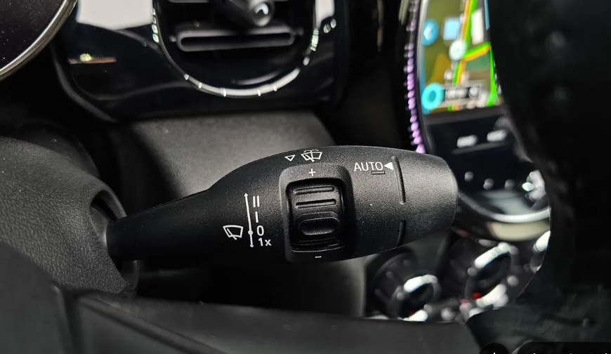 MINI Hatch F55/F56 рестайлинг, 2023 год, 2 740 000 рублей, 16 фотография