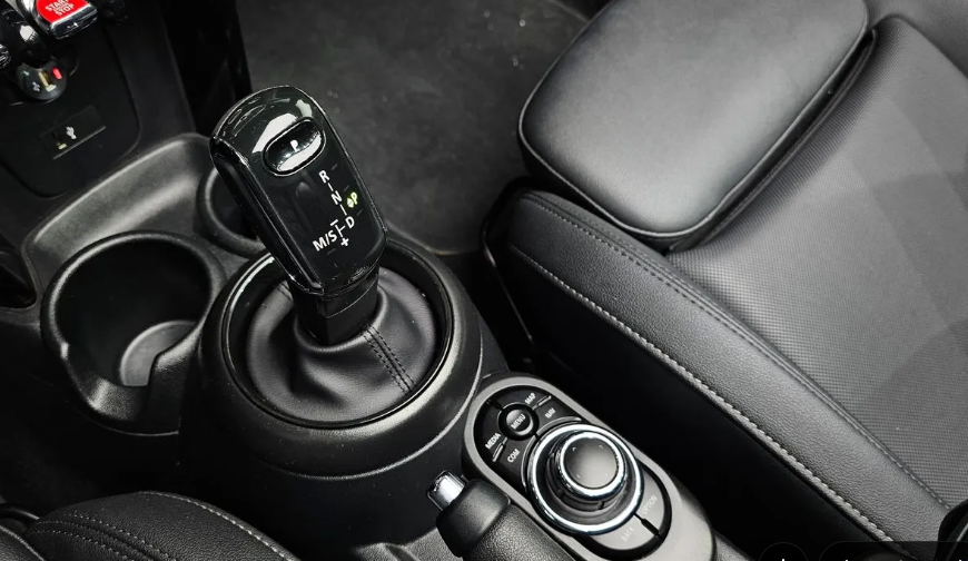 MINI Hatch F55/F56 рестайлинг, 2023 год, 2 740 000 рублей, 7 фотография