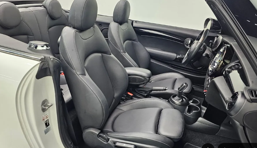 MINI Hatch F55/F56 рестайлинг, 2023 год, 2 740 000 рублей, 9 фотография