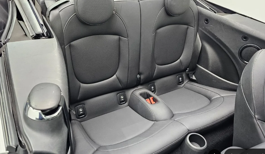 MINI Hatch F55/F56 рестайлинг, 2023 год, 2 740 000 рублей, 10 фотография