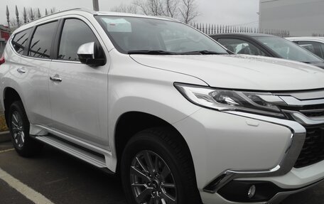 Mitsubishi Pajero Sport III рестайлинг, 2017 год, 2 990 000 рублей, 2 фотография