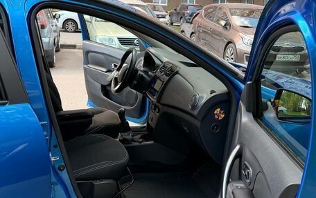 Renault Logan II, 2018 год, 785 000 рублей, 9 фотография