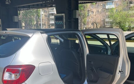 Renault Sandero II рестайлинг, 2014 год, 750 000 рублей, 3 фотография