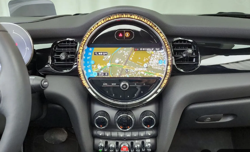 MINI Hatch F55/F56 рестайлинг, 2024 год, 3 120 000 рублей, 13 фотография