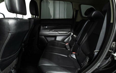 Mitsubishi Outlander III рестайлинг 3, 2013 год, 1 189 898 рублей, 10 фотография