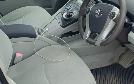 Toyota Prius, 2010 год, 900 000 рублей, 11 фотография