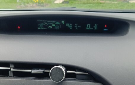 Toyota Prius, 2010 год, 900 000 рублей, 13 фотография