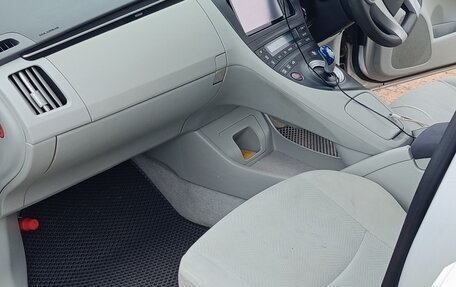 Toyota Prius, 2010 год, 900 000 рублей, 12 фотография