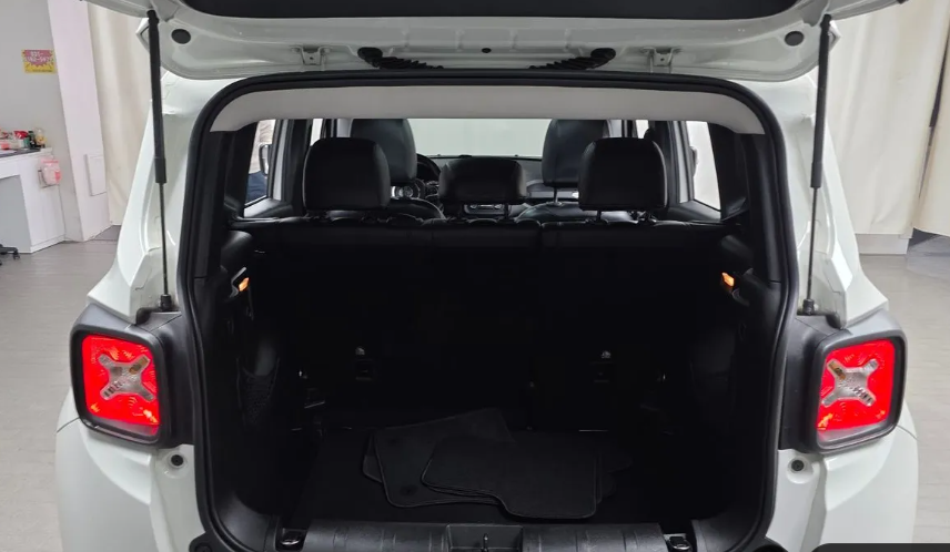 Jeep Renegade I, 2016 год, 1 700 000 рублей, 17 фотография
