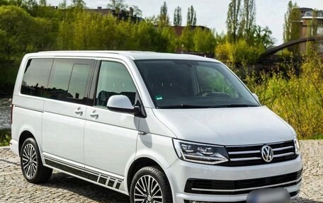 Volkswagen Multivan T6 рестайлинг, 2018 год, 3 800 000 рублей, 1 фотография