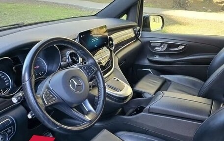 Mercedes-Benz V-Класс, 2022 год, 11 000 000 рублей, 24 фотография