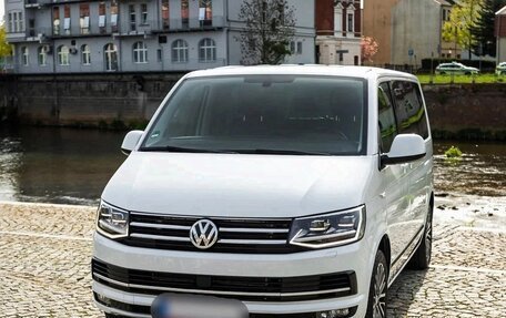 Volkswagen Multivan T6 рестайлинг, 2018 год, 3 800 000 рублей, 4 фотография