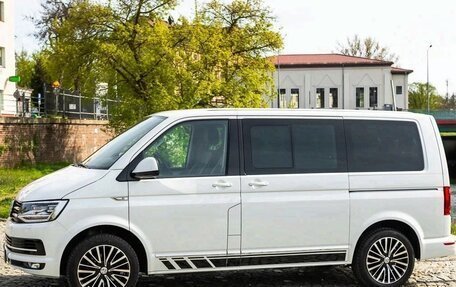 Volkswagen Multivan T6 рестайлинг, 2018 год, 3 800 000 рублей, 6 фотография