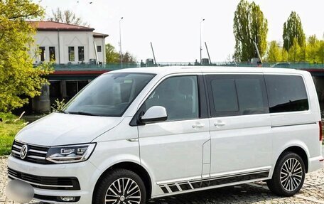 Volkswagen Multivan T6 рестайлинг, 2018 год, 3 800 000 рублей, 7 фотография