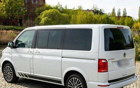 Volkswagen Multivan T6 рестайлинг, 2018 год, 3 800 000 рублей, 8 фотография