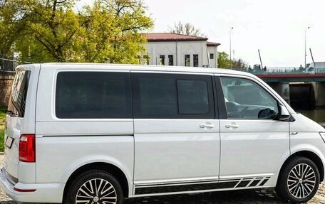 Volkswagen Multivan T6 рестайлинг, 2018 год, 3 800 000 рублей, 10 фотография