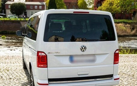 Volkswagen Multivan T6 рестайлинг, 2018 год, 3 800 000 рублей, 9 фотография