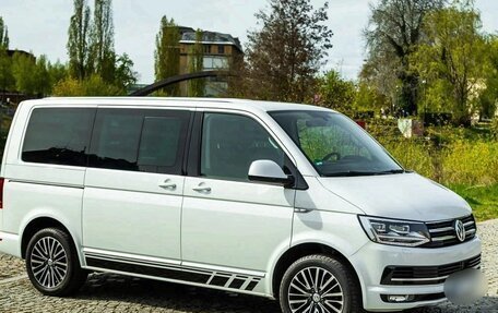 Volkswagen Multivan T6 рестайлинг, 2018 год, 3 800 000 рублей, 14 фотография